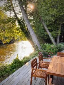 Boardman Monarch! River! Hot Tub! Fireplace! - Fife Lake