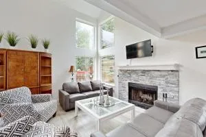 Reflection Manor - Eagle River