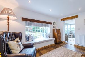 NEW! Stunning 3- Bed Cottage in Audlem by 53 Degrees Property, Ideal for Families & Groups!
