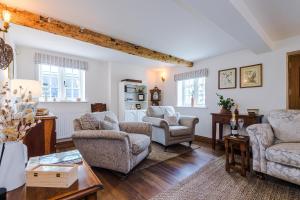 NEW! Stunning 3- Bed Cottage in Audlem by 53 Degrees Property, Ideal for Families & Groups!