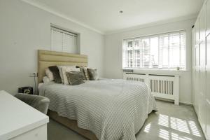 4 BDR Carden Villa By Guest Nest Management In Brighton With Hot Tub, Pet Friendly