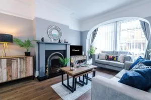NEW! 3-Bed Spacious Home in Manchester by 53 Degrees Property, Ideal for Groups, FREE Parking! - 斯温顿