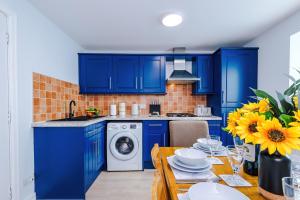 Stunning 3- Bed Home in Crewe by 53 Degrees Property, Ideal for Contractors, Business Stays & Long-Term, FREE Parking!