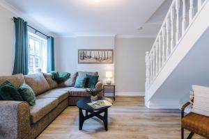 NEW! Stunning 3-Bed Home in Chester by 53 Degrees Property, Ideal for Groups, FREE Parking!