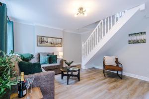 NEW! Stunning 3-Bed Home in Chester by 53 Degrees Property, Ideal for Groups, FREE Parking!