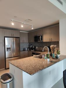 Stylish 1-Bedroom Getaway Apt- pool & gym