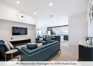 Luxury on Oxford - Contemporary Style, Sleeps 8 - Wongarbon