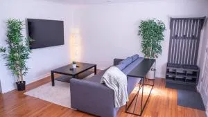 The Rock B&b W Firepit Near Downtown Birmingham - Lathrup Village