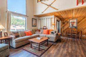 Courchevel #15 - 2 Bedroom, 2 Bathroom, Sleeps 6! Just steps to Canyon Lodge!