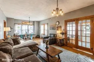 Bright 4br Bungalow Sleep 12 Near Des Moines & I80 - Stuart