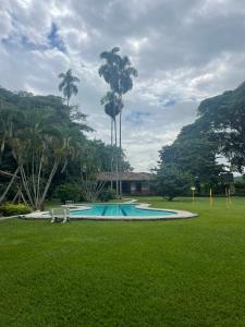 Habitación para pareja Baño Privado piscina en Buga