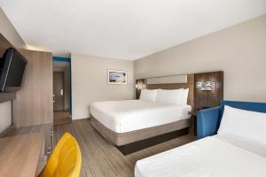 Standard King Room with Sofa Bed - Non-Smoking room in Holiday Inn Express Hotel & Suites Fredericksburg an IHG Hotel
