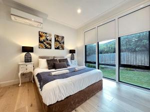 Luxury Glen Waverley Townhouse 4BR3BA Backyard