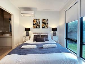 Luxury Glen Waverley Townhouse 4BR3BA Backyard