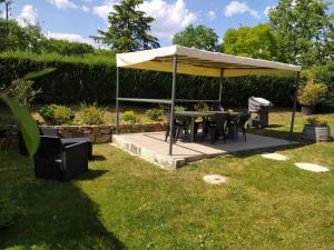 Maisons de vacances Maison berrichonne authentique avec jardin, pres du Domaine de George Sand et activites variees - FR-1-591-195 : photos des chambres
