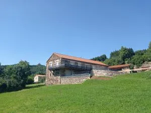 Gîte authentique et confortable avec vaste terrain et vue imprenable à Saint-Privat-d'Allier - FR-1-582-478 - Cayres