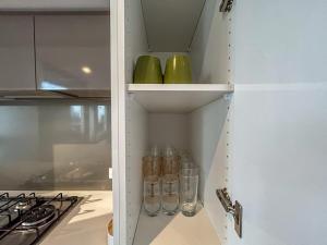 Luxury living on top floors 3 Bedroom Mel CBD Pool