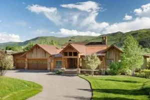 Low Tax Luxe Mountain Getaway by Aspen - 格伦伍德温泉