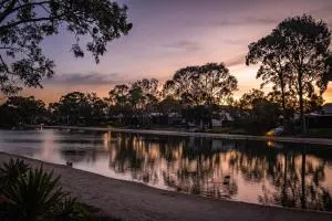 Lakefront 4 Br House At Patterson Lake Kayakbbq - Edithvale