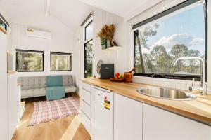 5 Acre Retreat Jimboomba Loft by Tiny Away