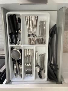 Cape Bungalow - Newly Renovated, Fully Equipped, Minutes from the Beach!