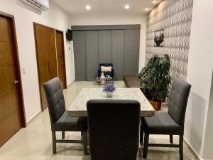 Departamento con vistas panorámicas y piscinas preciosas