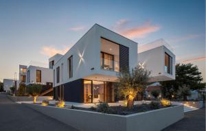 Stunning Apartment In Betina With Wifi