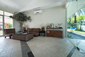 Court Meridian Hotel & Suites