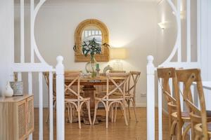 Treetops Retreat by The Beach