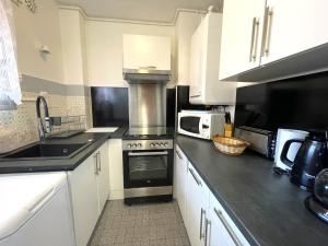 Banyuls-sur-Mer: Appartement F2 avec Loggia et Parking, Proche Plage - FR-1-309-166