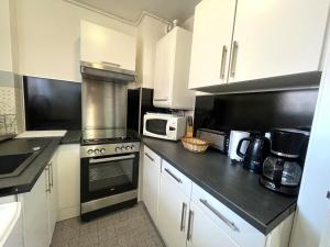 Banyuls-sur-Mer: Appartement F2 avec Loggia et Parking, Proche Plage - FR-1-309-166