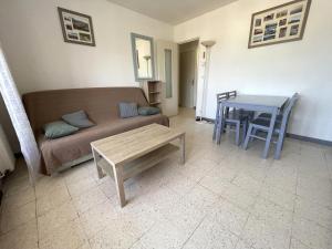 Banyuls-sur-Mer: Appartement F2 avec Loggia et Parking, Proche Plage - FR-1-309-166