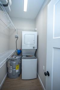 Tiny Home with Hot Tub Near Ft Leonard Wood!