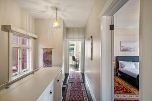 Lovely 2 bedroom apartment - easy walk to the CBD