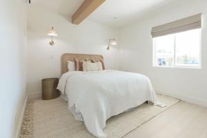 Elegant 2BR with Outdoor Space