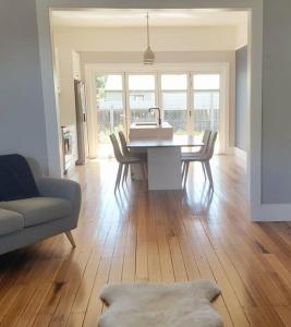 Entertainers Delight In Invermay