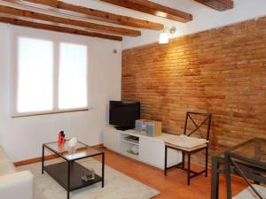 Apartamento Céntrico en Edificio Histórico con Encanto para Familias, Hasta 5 Personas - ES-341-1