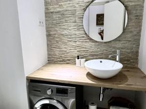 Apartamento renovado con 2 habitaciones en el corazón de Barcelona - ES-341-3