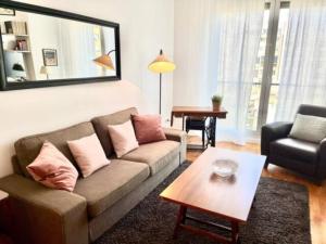 Apartamento con 2 Dormitorios, Elegante y Céntrico en Rambla Catalunya - ES-341-2