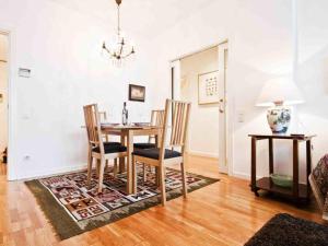 Apartamento con 2 Dormitorios, Elegante y Céntrico en Rambla Catalunya - ES-341-2