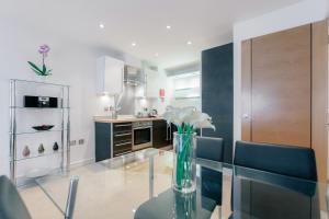 Roomspace Serviced Apartments - Abbots Yard