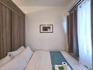 1BR Condotel with Balcony at FAME Residences #FM43