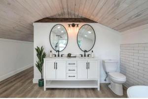 Midtown Masterpiece,Hot Tub, Spa bath - HVNLYhomes