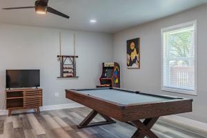 Golf Course Escape Private Pool & Games
