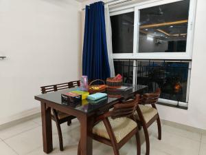 Modern 3BHK with Well-Equipped kitchen on 22 flr, Parking & Club House Perfect for Families