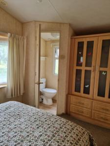 The Duck - Free Fishing, pets welcome - static caravan in Clare, Suffolk