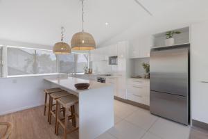 Riverfront Luxury, Poolside, Near Hastings