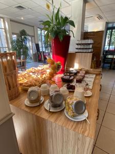 Hotels KYRIAD ORANGE Centre Ville - HOTEL & RESTAURANT & BAR - La Galerie d'Art des Princes - Provence Alpes Cote d'Azur - France - Proche A7-A9 - exit21- Chateauneuf-du-Pape Avignon Bollene Nimes - 24h-24h : photos des chambres