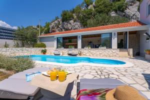 Villa Pasika with private 31m2 pool, summer kitchen with BBQ, 4 bedrooms