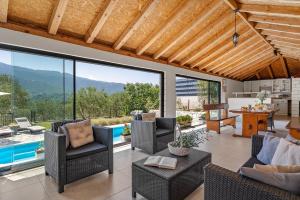 Villa Pasika with private 31m2 pool, summer kitchen with BBQ, 4 bedrooms